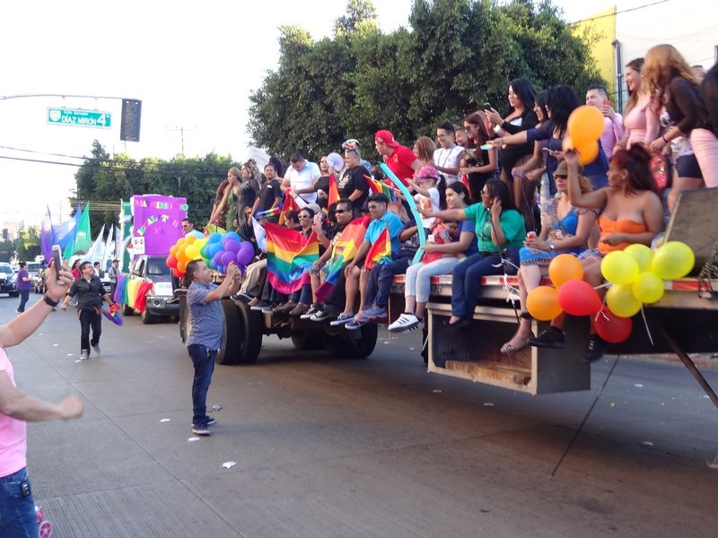 Celebran orgullo LGBTI con festival musical y La Prohibida en Tijuana